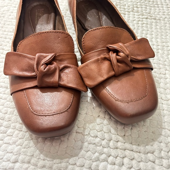 EUC Born Carrine Bow Detail Leather Slip On Loafers size 8 - Picture 2 of 15